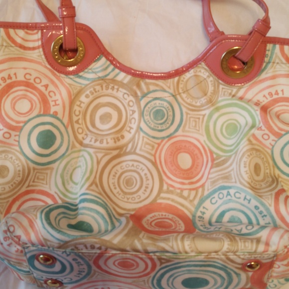 SOLD Coach F19184 Beach Print Multicolor Tote GUC - Picture 2 of 7